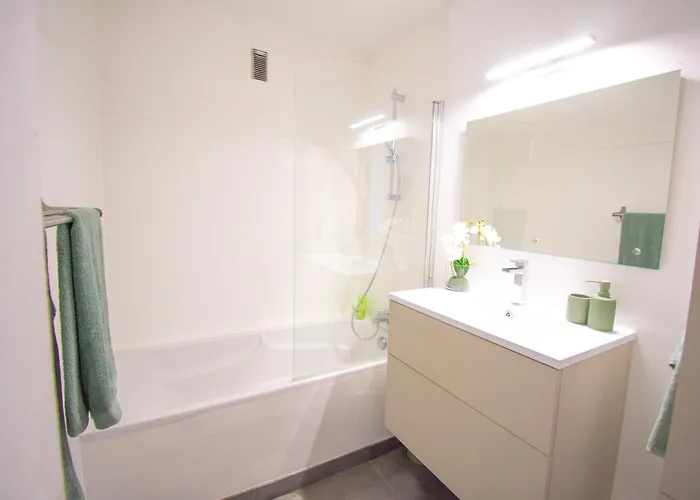 Apartment Bright 1bedroom Apartment, Steps To Juan Les Pins Antibes